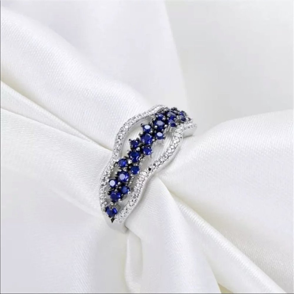 Minimalist Romantic silver tone blue gem ring - Picture 3 of 6